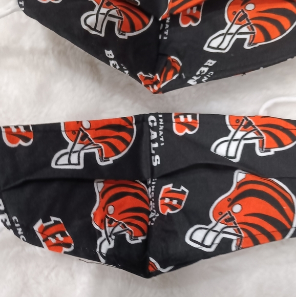 Cincinnati Bengals Hand Sewn Face Mask 3 Adults Medium/Large - Picture 3 of 3